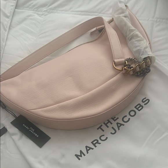 Marc Jacobs Pink Hobo Bag Chic and Versatile